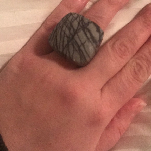 Grey stone ring - Picture 2 of 3
